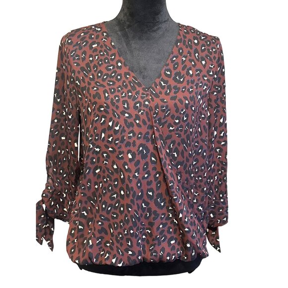 💖West Kei Women's Leopard Print V-Neck Blouse With Tie Sleeves - Picture 1 of 7